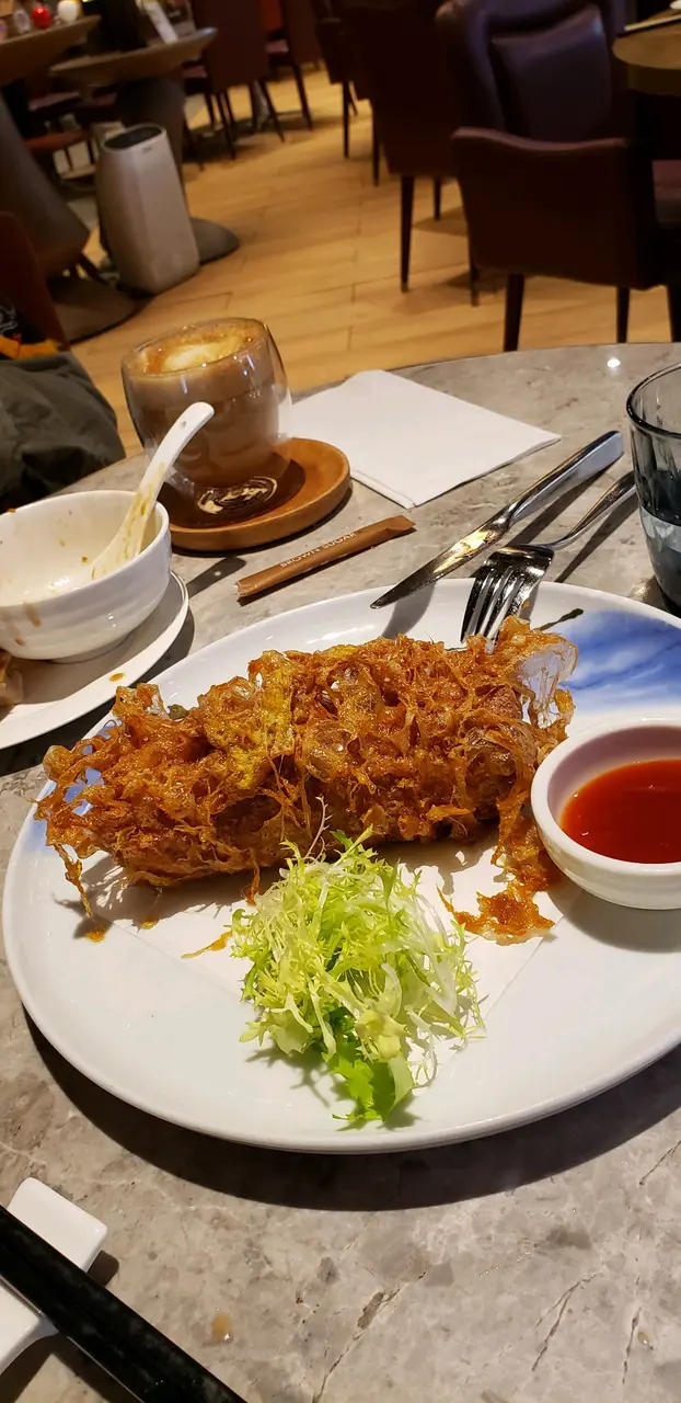 蟹鉗肉酥蛋卷