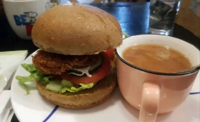 麵包鬆軟，就連蔬菜都爽脆