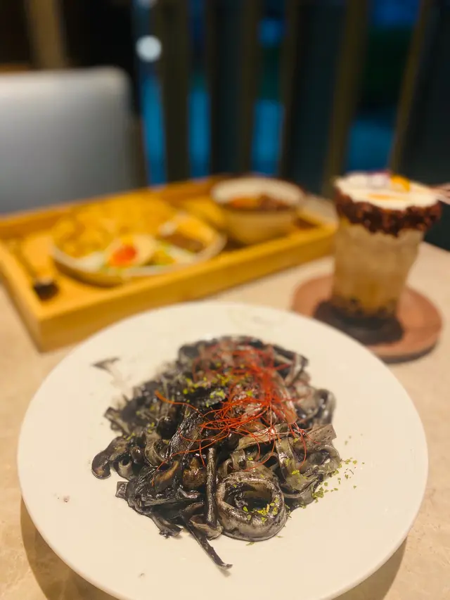 烏賊汁奶油中卷手作麵