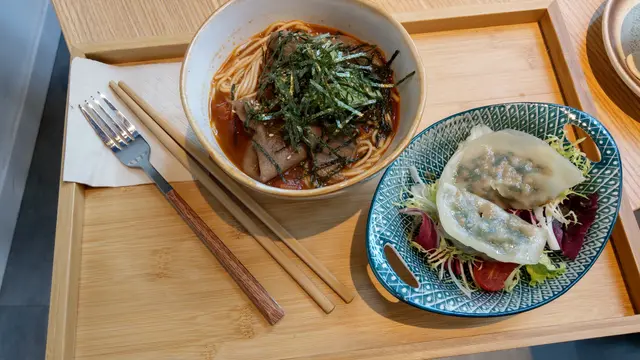 怕醜蕃茄遇上善良牛牛麵