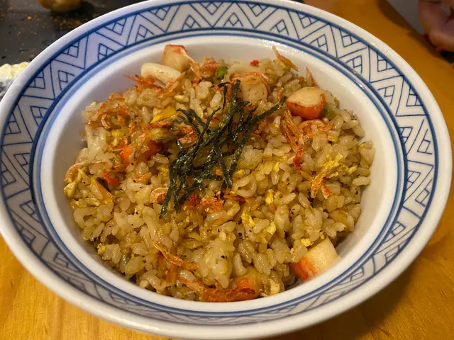 炒得挺不錯，內有不少海鮮如魷魚