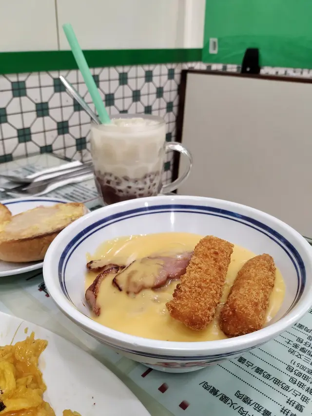 炸手指魚柳煙鴨胸芝士麵 ($53)