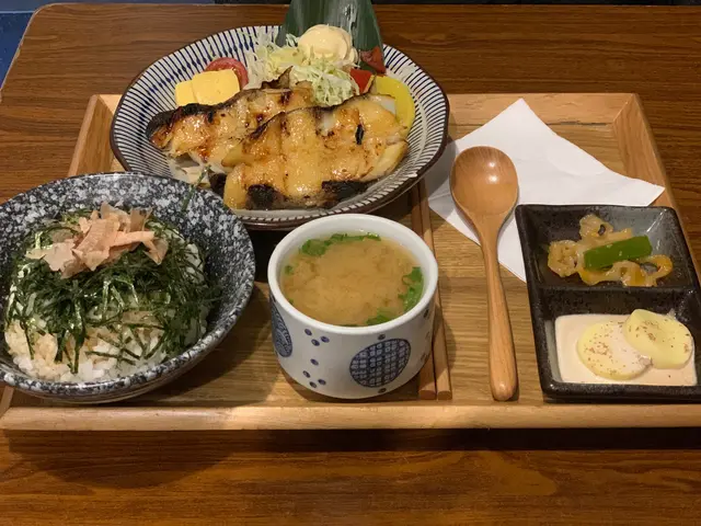 已包轉貓飯加$10