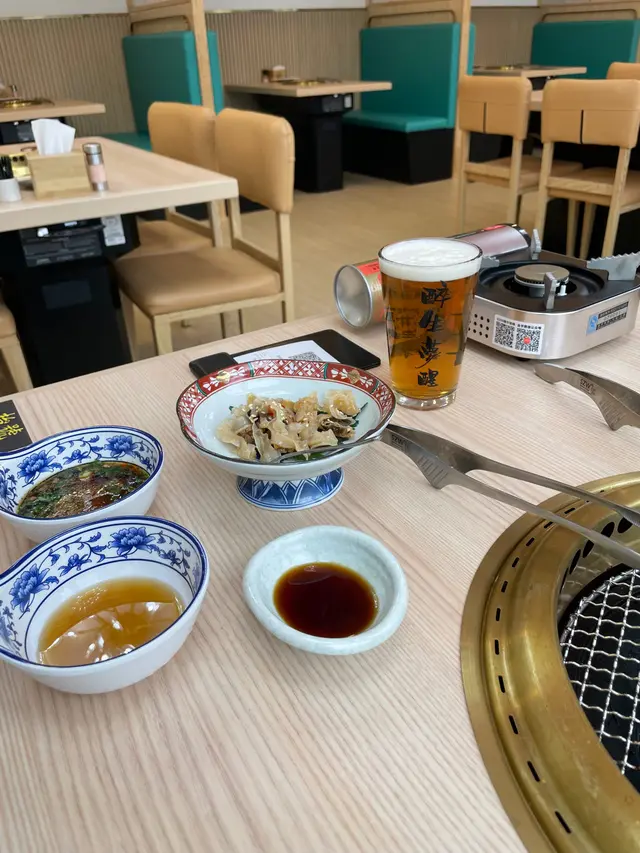 帶子裙邊，啤酒