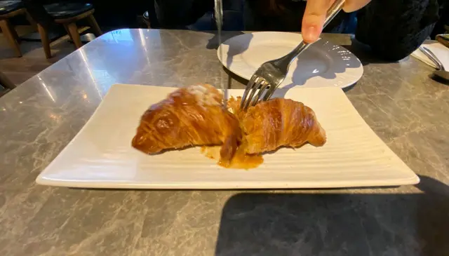 冬蔭龍蝦湯流心牛角包