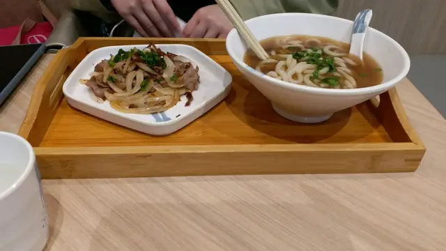 牛肉牛骨濃湯烏冬