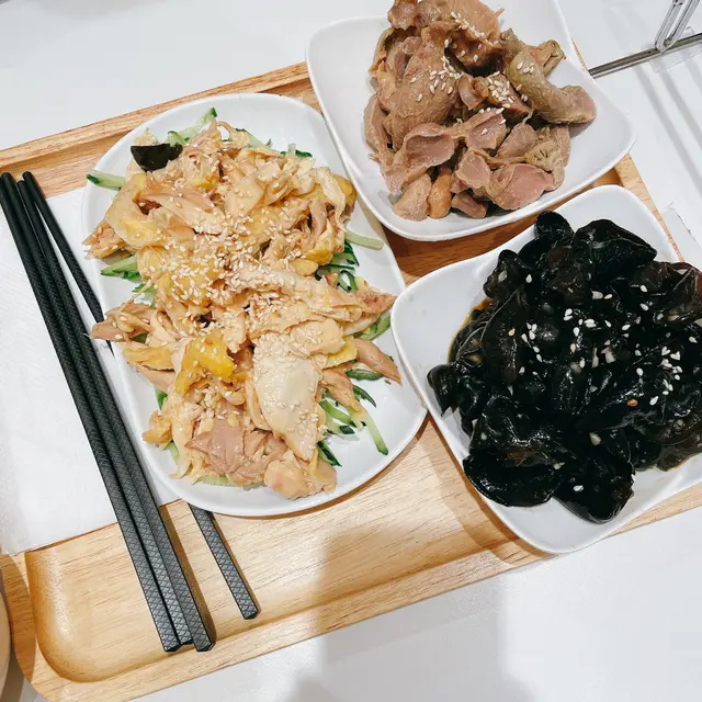 手撕雞、雲耳、雞腎