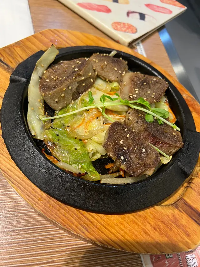 烚熟再煎嘅牛舌，一舊起兩舊止，難食到嘔