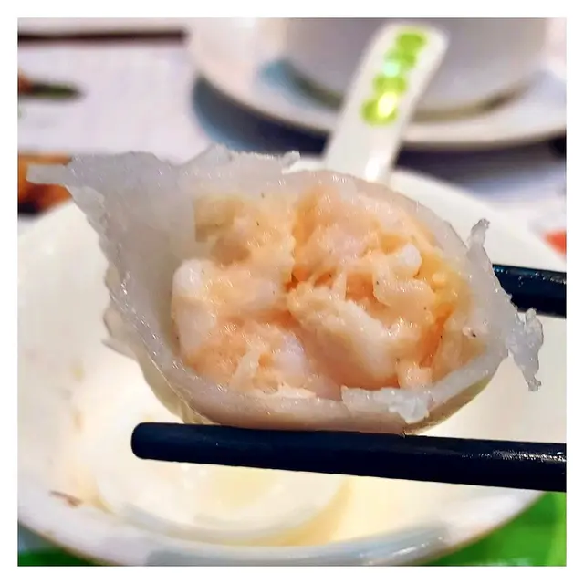 水晶外皮薄得嚟不失煙韌口感，內餡飽滿十分足料，更加入咗原隻蝦仔製造出豐富嘅層次。😄