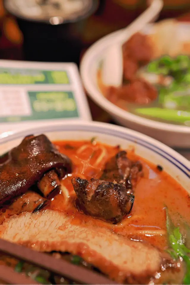 猪手猪颈肉咖喱油面