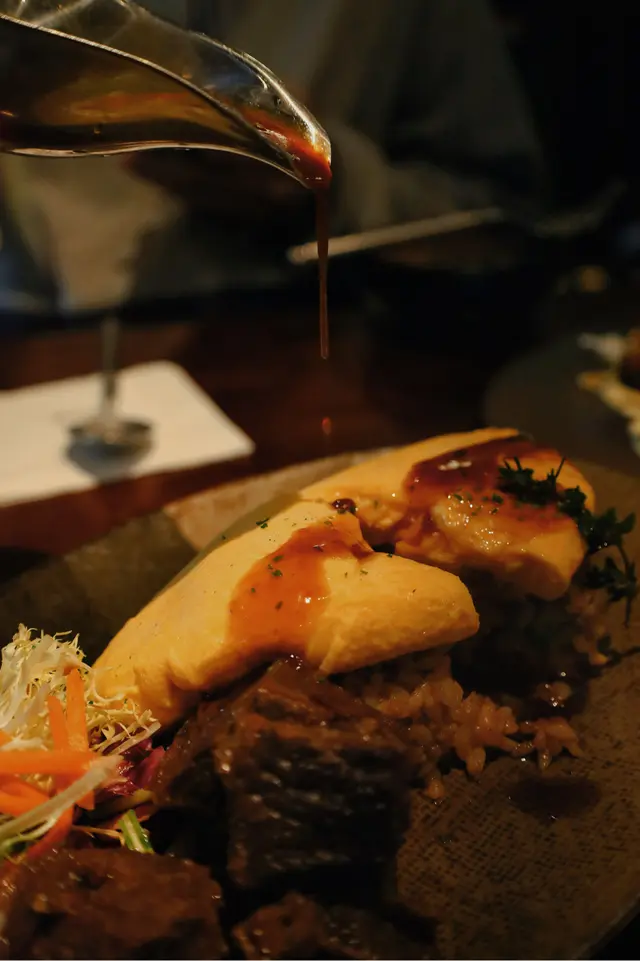 紅酒燉牛肉蛋包飯