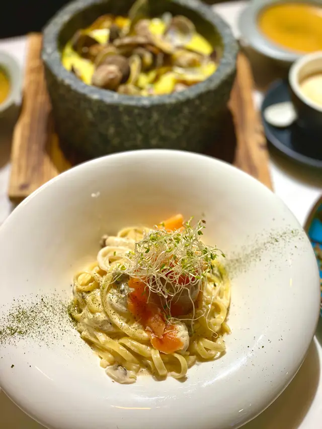 海鮮忌廉汁扁面配挪威煙三文魚