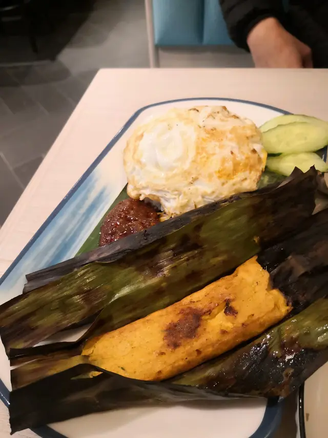 Otak otak nasi lemak（荷葉烤魚餅椰漿飯）
