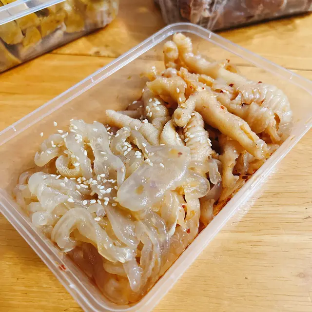 海蜇拼泰式鳳爪