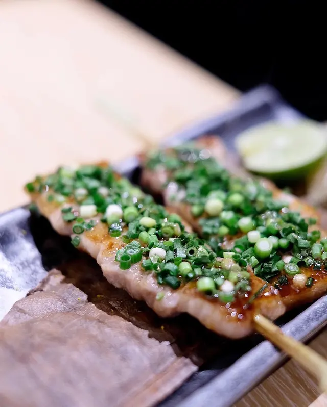 黑豚腩肉 配蝦膏醬