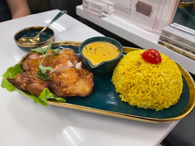 蛋黃奶油勁量雞扒黃薑飯