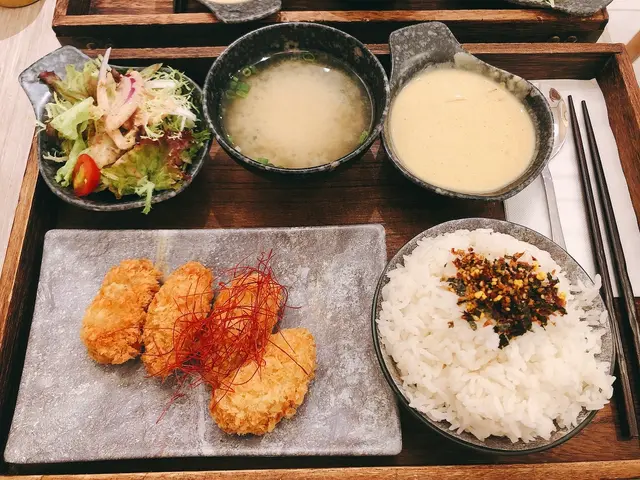 吉列蠔配白咖喱飯