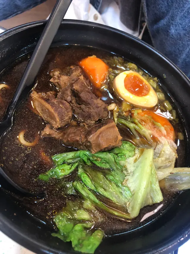 就係一碗賣相同味道都非常普通嘅牛肉麵,牛肉有少少鞋口,不過湯底都同台灣嘅有啲似,所以都尚算不錯。