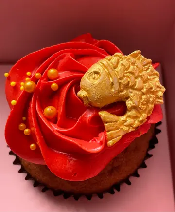Surplus        (Strawberry  Yoghort  cupcake)