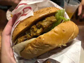 自家制香辣羊肉汉堡