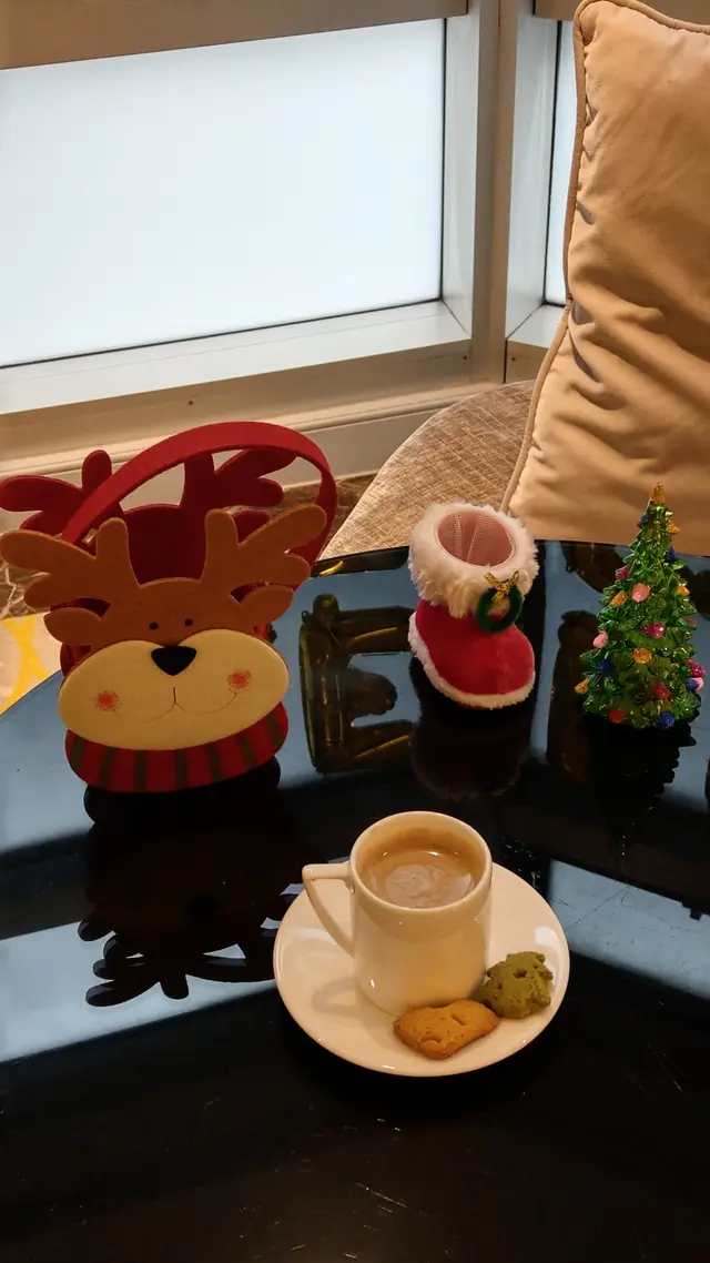 一邊食曲奇，一邊配咖啡也不錯啊