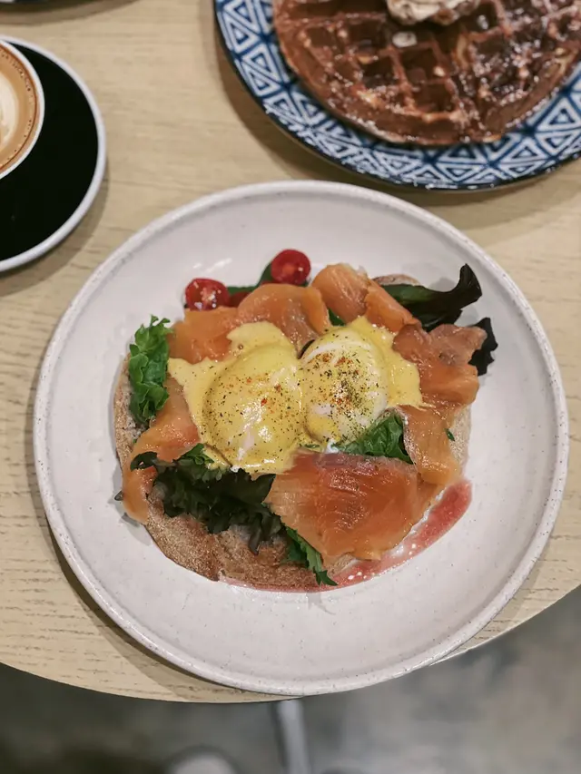 EGG BENEDICT W/SALMON