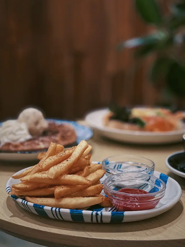 FRIES W/TRUFFLE SAUCE