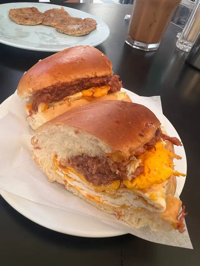 招牌芝士鹹牛肉豬仔包