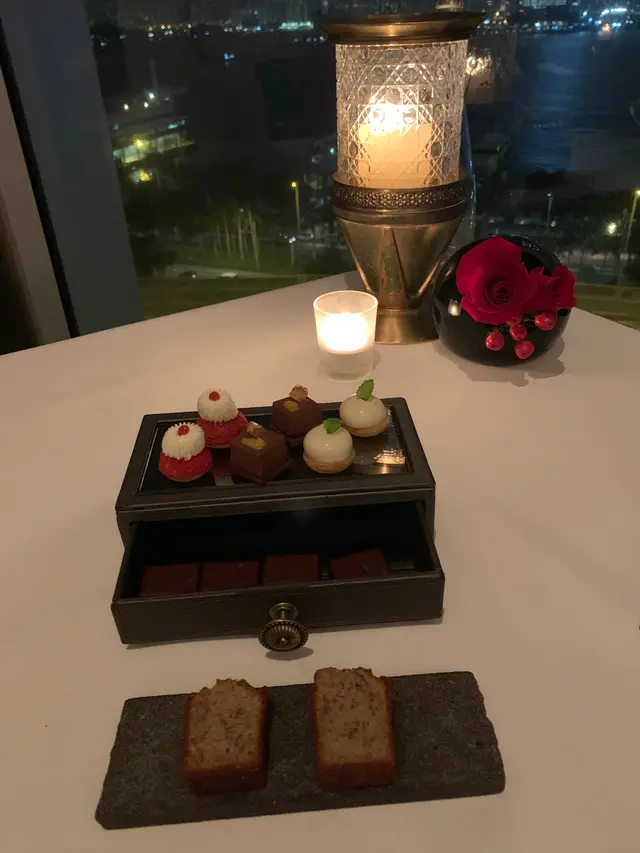 Too  full  to  try  everything  but  it’s  an  eye  candy  anyway.  