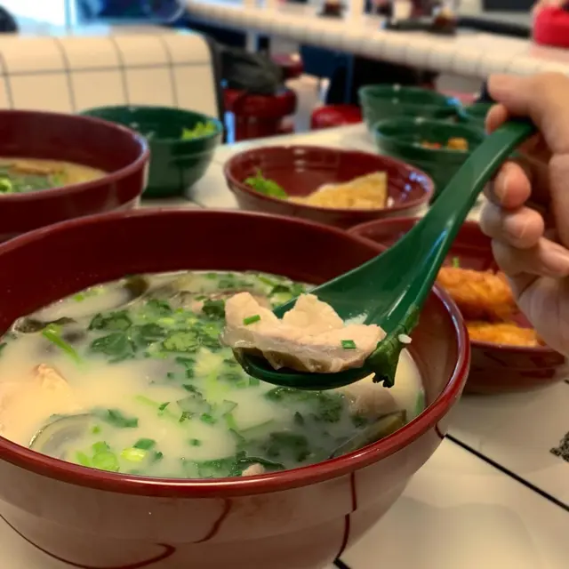 芫荽皮蛋脆鯇魚泡飯