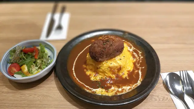 鹿兒島和牛漢堡扒佐咖哩蛋包飯