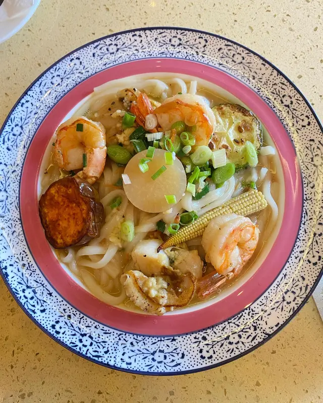 蒜苗爆炒蝦球 蒜蓉牛油帆立貝 配櫻花蝦燴稻庭烏冬及鰹魚忌廉汁