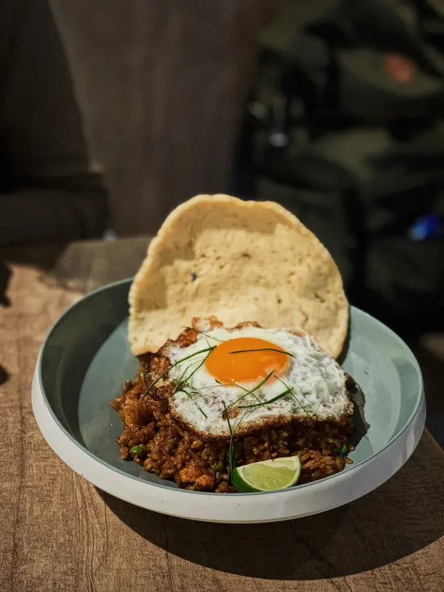 泰式香菜肉碎炒飯配脆邊太陽蛋