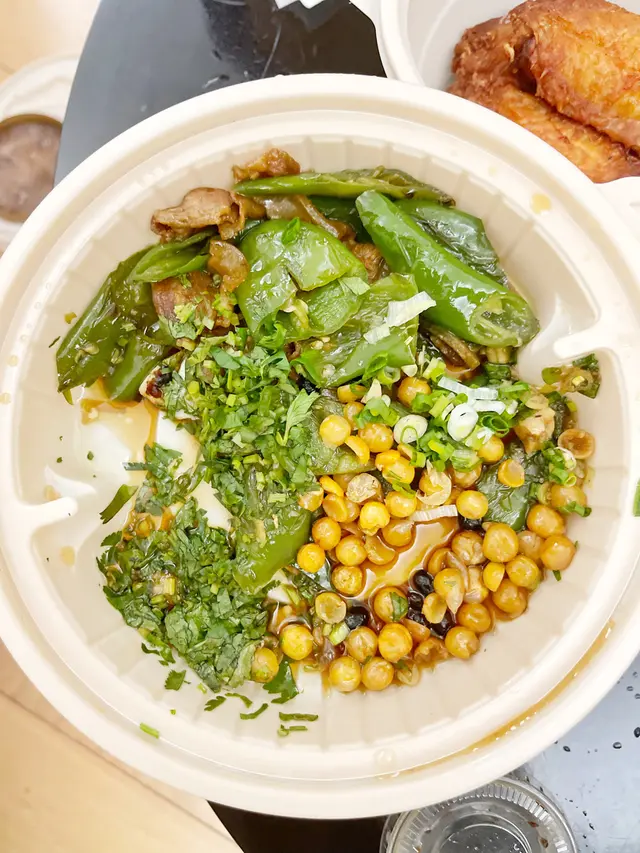 辣椒炒肉拌米線