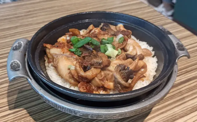 麻辣雞球煲仔飯