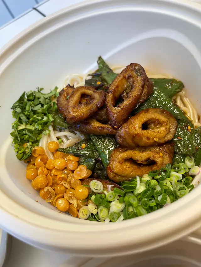 火爆肥腸拌米線