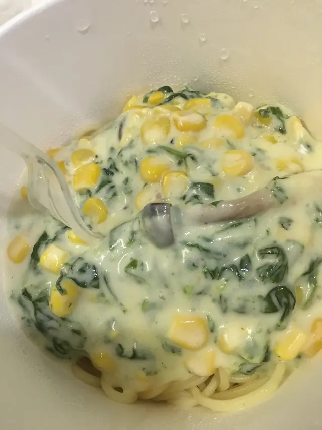 白汁菠菜粟米意粉