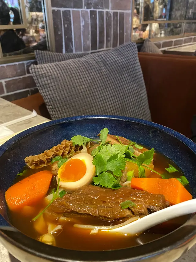 牛腱相當大件,牛筋牛肚亦做得相當稔和入味,整碗手作麵份量充足,物超所值。