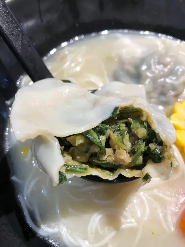 菠菜馬蹄豬肉湯餃