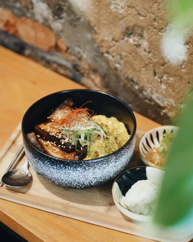 吾卵「系」叉燒飯