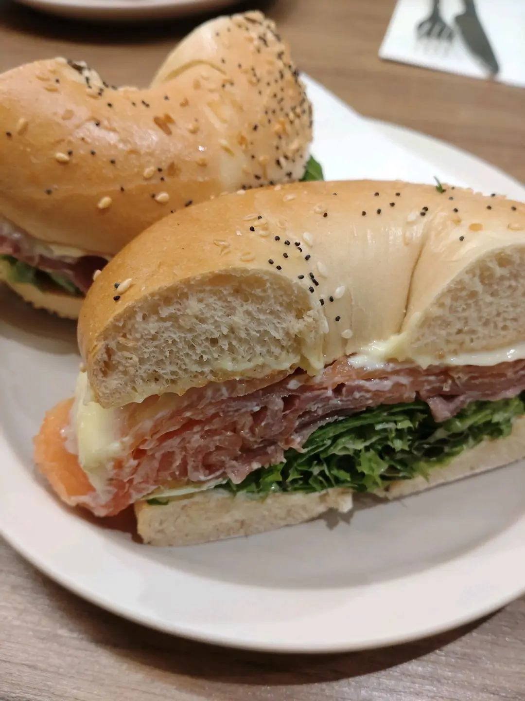 Smoked Salmon & Wasabi Mayonnaise Bagel - LUNGOs photo in Cheung Sha Wan Hong Kong | OpenRice Hong Kong Photo of LUNGO (Cheung... 