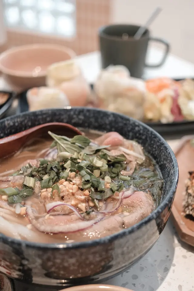  越式生牛肉湯河 