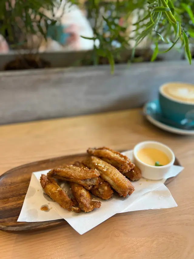 炸雞翼 / 咸蛋黃香蔥蛋黃醬