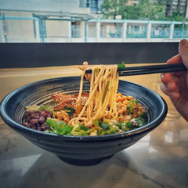 自家醬油撈米線