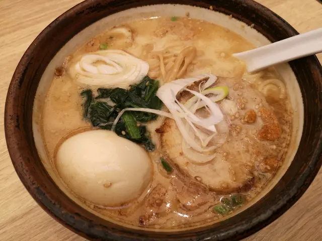 黑蒜油熟成濃湯拉麵