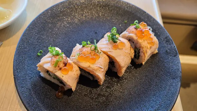 炙燒明太子三文魚卷