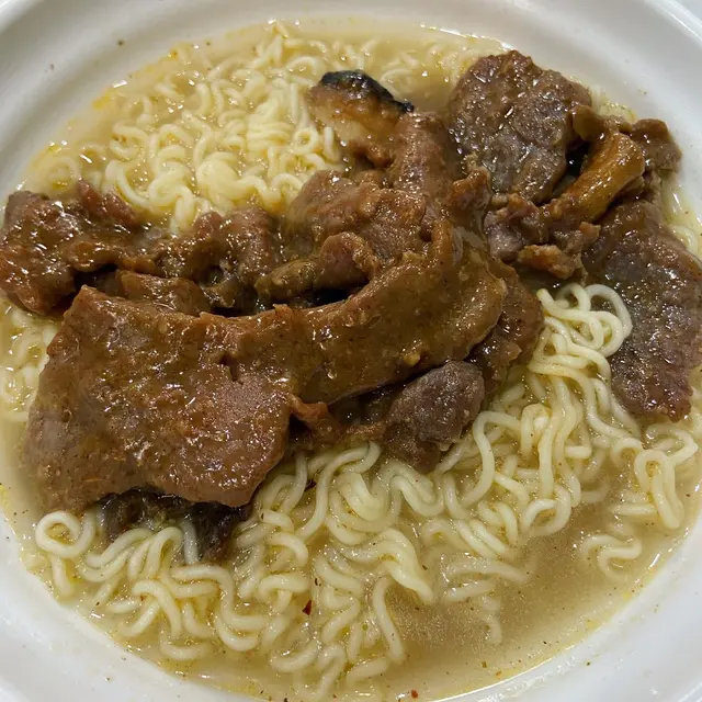 野菌沙爹牛肉麵