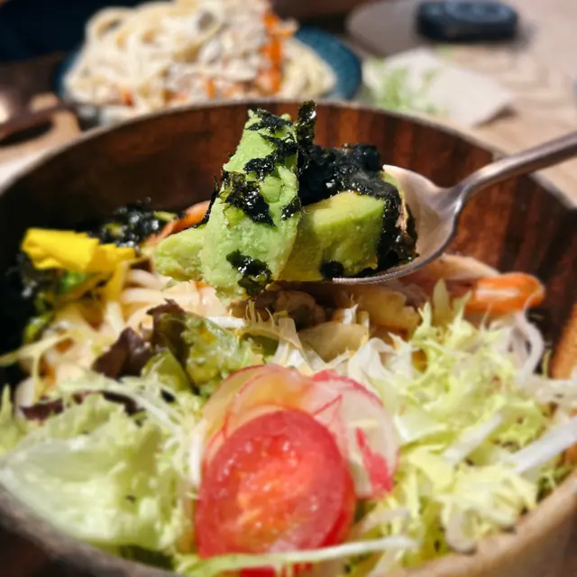 龍蝦湯配牛油果大蝦稻庭烏冬