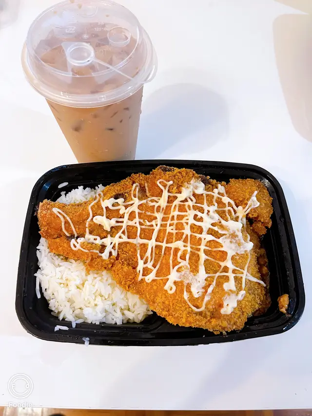 肉燥配吉列豬飯 、珍珠奶茶