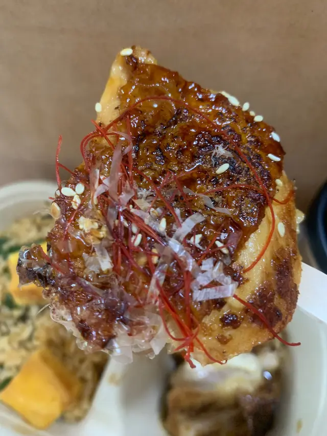 雞扒有三大塊,醬汁好味,如果可以再入味啲就更好